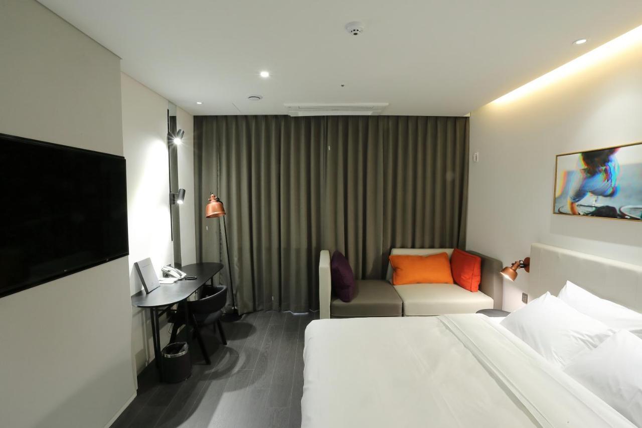 Orchid Hotel Уонджу Екстериор снимка