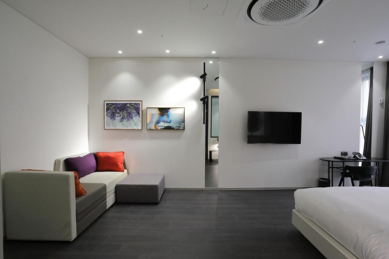 Orchid Hotel Уонджу Екстериор снимка