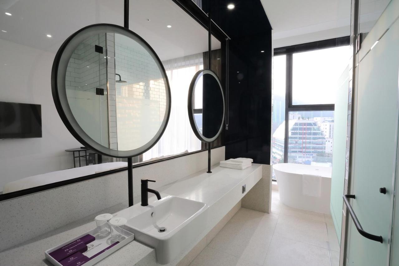 Orchid Hotel Уонджу Екстериор снимка